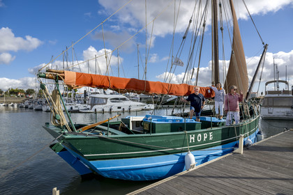 France, Vendée (85), Saint-Gilles-Croix-de-Vie, le voilier le Hope dans le port, un ancien caseyeur devenu bateau patrimoine géré par l'association Suroit