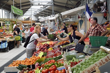 France, Var (83), Saint-Raphaël, le marché couvert République