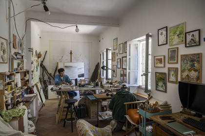 France, Bouches-du-Rhône (13), Marseille, Le Couvent, tiers-lieu, un grand jardin rue Levat mais aussi un lieu culturel hybride avec sa cité d’artistes, des expositions, des concerts ou encore des projets ouverts au voisinage, atelier de l'artiste japonais Takeshi Jonoo dans deux anciennes cellules regroupées de religieuses