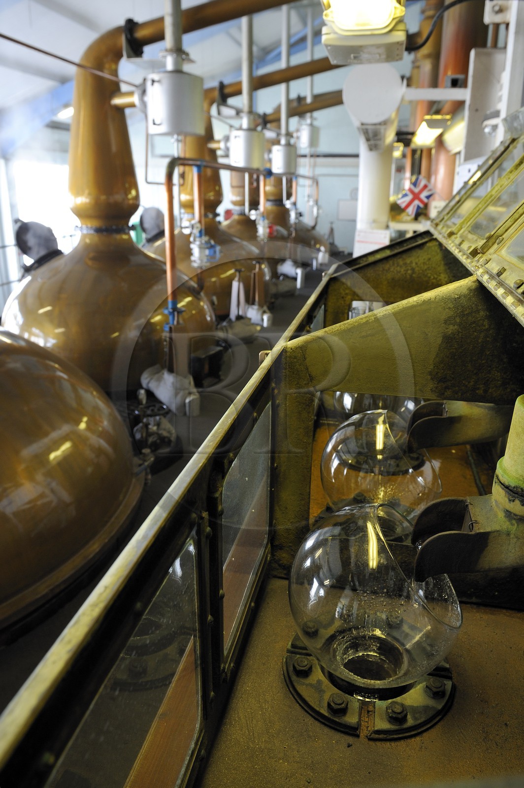 Royaume-Uni, Ecosse, Hébrides intérieures, Ile de Islay, Port Ellen, distillerie de whisky Laphroaig, tableau de contrôle de production