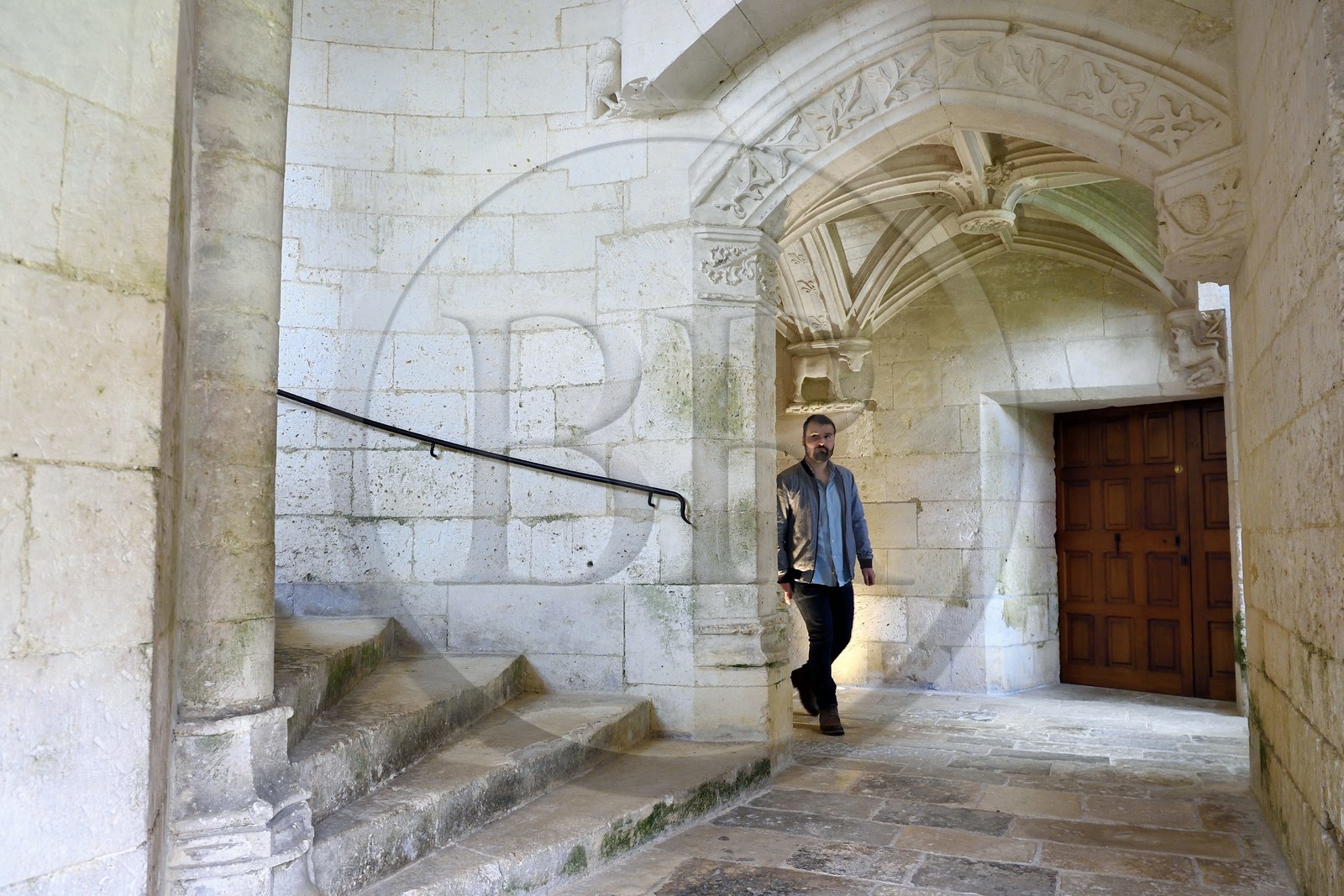 France, Dordogne (24), Périgord Vert, Villars, château de Puyguilhem, le grand escalier en vis du pavillon Barlong et le plafond gothique flamboyant de Rez-de-chaussée