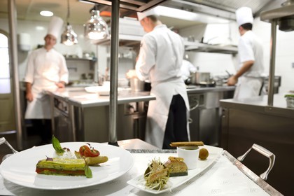France, Rhône (69), Lyon, restaurant de la Mère Brazier fondé en 1921 par Eugénie Brazier, la brigade de Mathieu Viannay Chef doublement étoilé au guide Michelin en cuisine