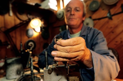 France, Jura (39), bellefontaine, taille de diamants et pierres fines a l' atelier Durrafourg