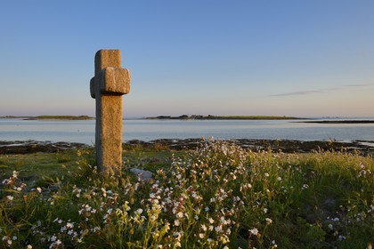France, Finistère (29), La Foret Fouesnant, archipel des Glénan, Ile Saint-Nicolas, il n'y a pas de chapelle sur l'île mais une simple croix
