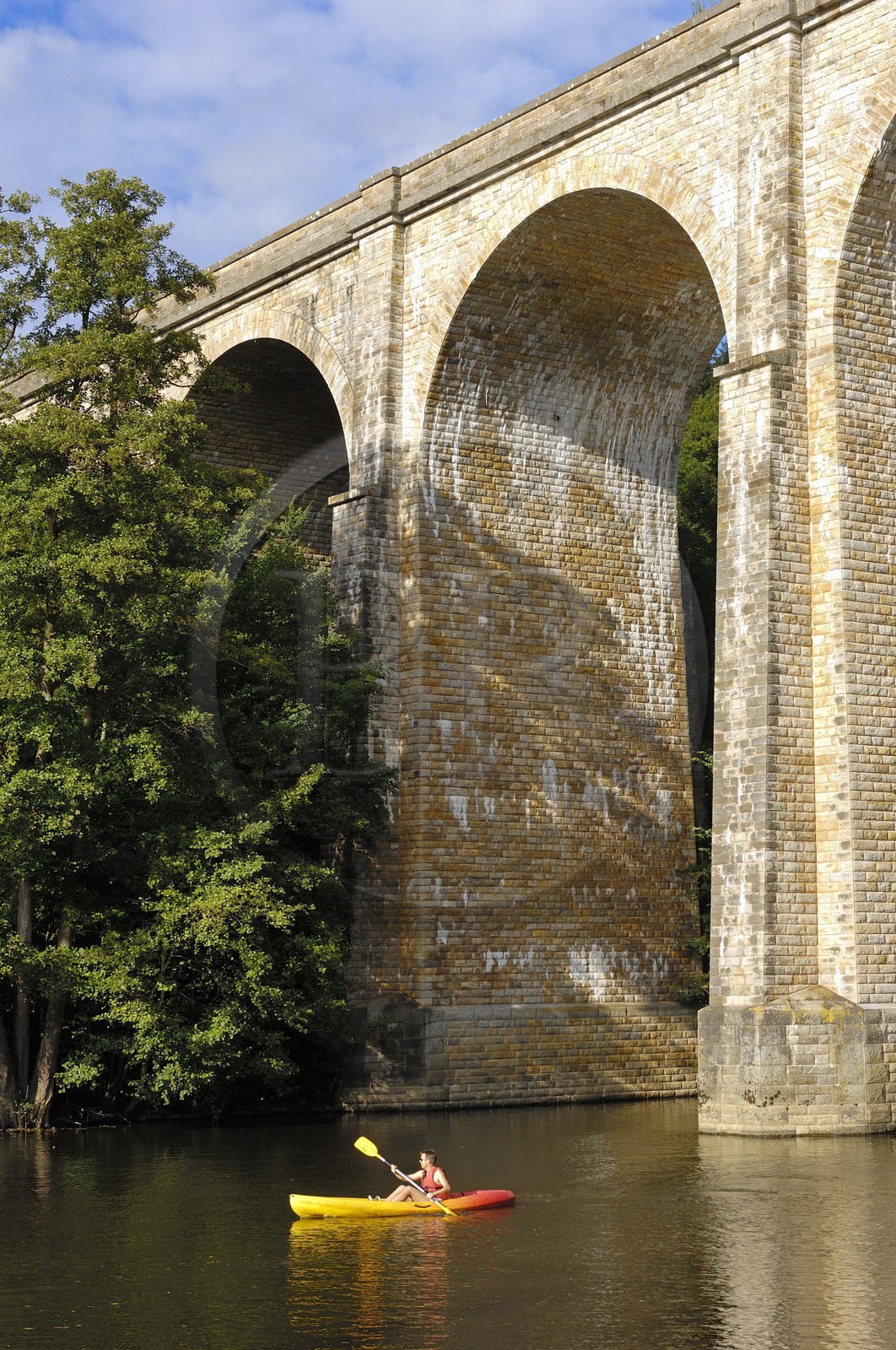 France, Calvados (14), la Suisse normande, Clécy, kayaks sur l'Orne
