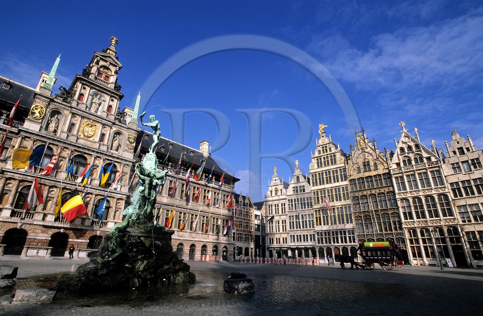 Belgique, Flandre, Anvers (Antwerpen), Hôtel de ville et la Bradofontein sur Grote Markt (Grand Place)