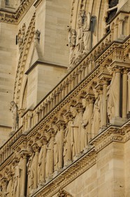 France, Paris (75), Ile de la Cité, cathédrale Notre-Dame de Paris, la galerie des Rois et la rosace de la façade occidentale