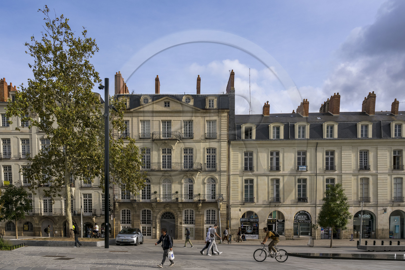 France, Loire-Atlantique (44), Nantes, au centre immeuble de rapport dit le Temple du Goût, un ancien hotel particulier au 16 allée Duguay-Trouin construit en 1753 par l'architecte Pierre Rousseau pour l'armateur Guillaume Grou