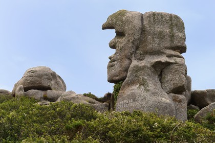 France, Côtes-d'Armor (22), Côte de Granit Rose, Trébeurden, le rocher du Pere Trebeurden