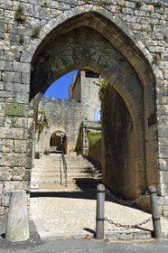 France, Dordogne (24), Périgord Pourpre, Beaumont-du-Périgord, la porte de Luzier (de Lusies) donne accès au coeur du village fortifié