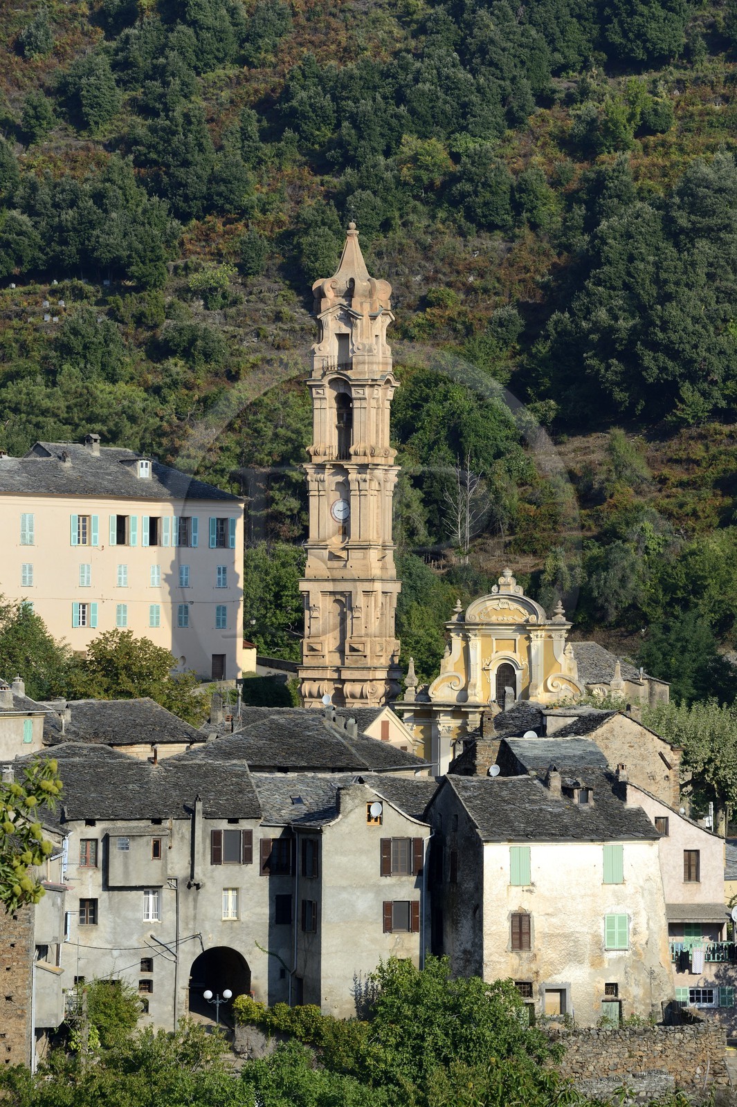 France, Haute-Corse (2B), Castagniccia, village de La Porta, l’église baroque Saint-Jean-Baptiste