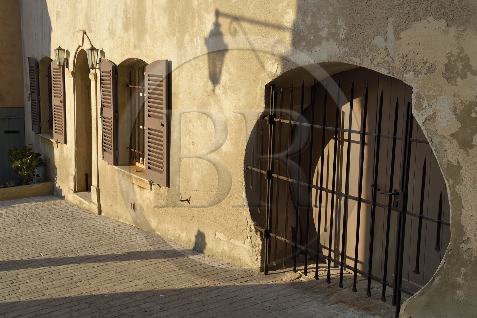 France, Var (83), Saint-Tropez, ancienne maison d'armateur rue de la Rampe