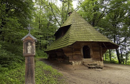 Pologne, Précarpates, parc ethnographique de Sanok (écomusée), église orthodoxe en bois de 1750 de la région de Bojkowie, classée Patrimoine Mondial de l'UNESCO