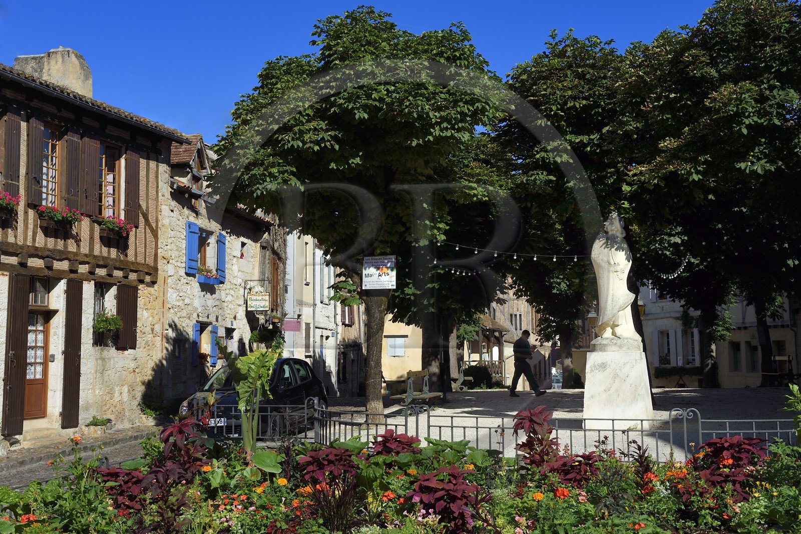 France, Dordogne (24), Périgord Pourpre, Bergerac, place de la Myrpe, statue de Cyrano de Bergerac