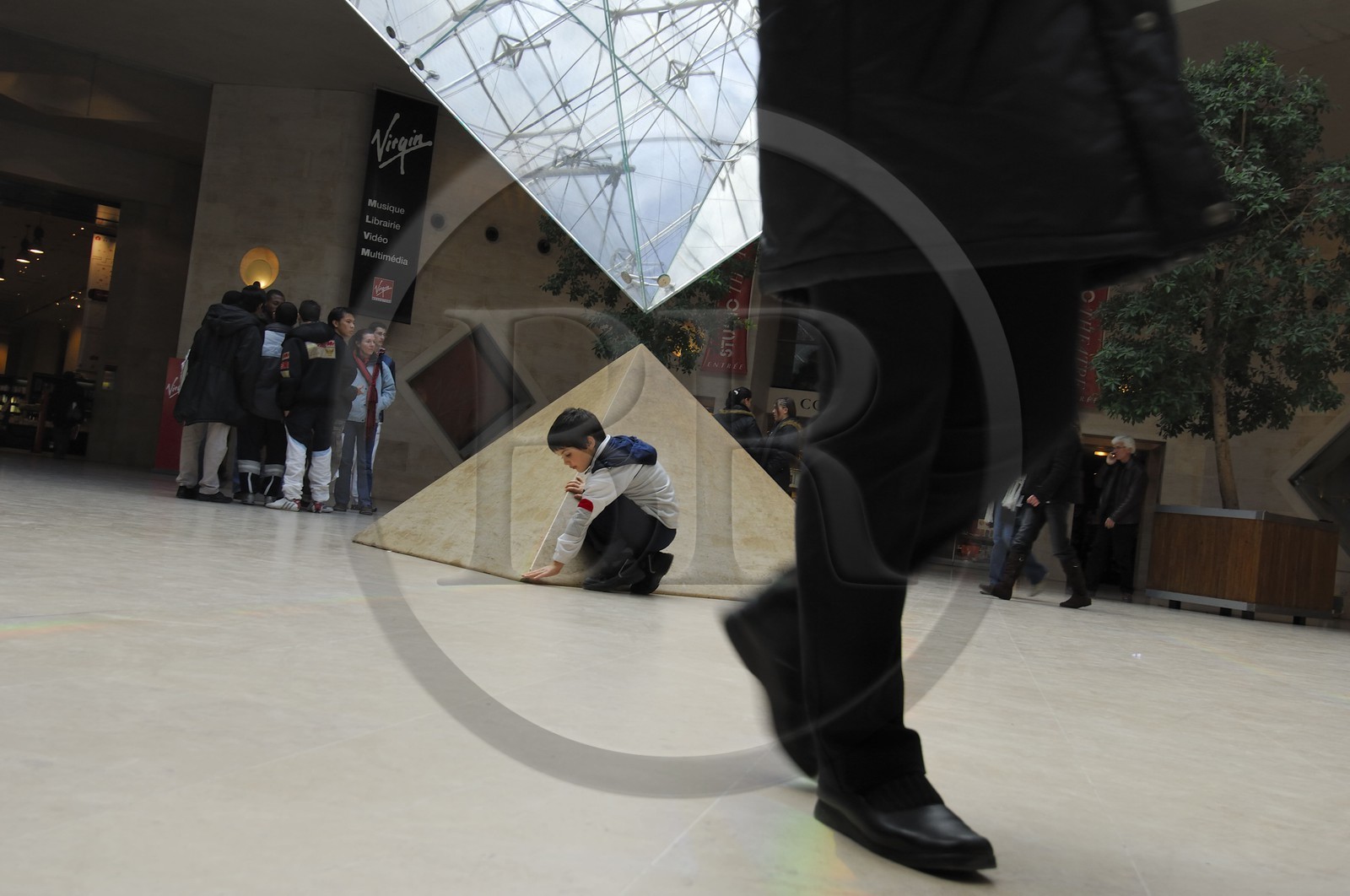 France, Paris (75), Carrousel du Louvre, Pyramide inversée par l'architecte Ieoh Ming Pei