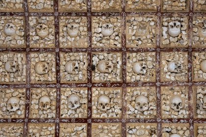 Portugal, Algarve, Faro, la vieille ville, église do Carmo, la chapelle aux os (La Capela dos Ossos)