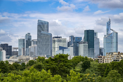 France, Paris (75), les immeubles de la Défense depuis le Bois de Boulogne