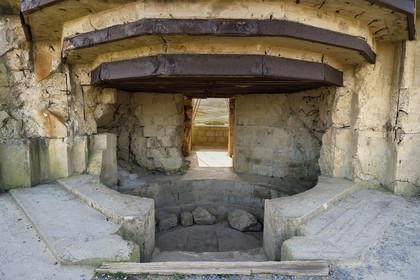 France, Calvados (14), Cricqueville-en-Bessin, ruine de blockhaus de la Pointe du Hoc
