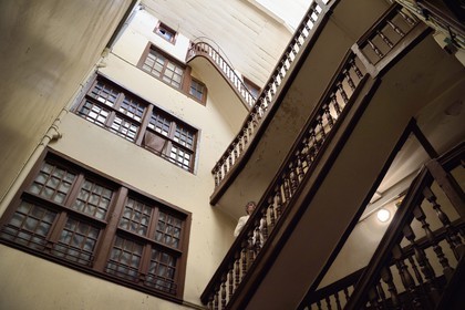 France, Pyrénées-Atlantiques (64), Pays-Basque, Bayonne, cage d'escalier XVIIème siècle du 19 rue du Port Neuf