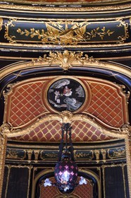 France, Pyrénées-Atlantiques (64), Pays-Basque, Cambo-les-Bains, la Villa Arnaga, musée et maison d'Edmond Rostand, le fumoir de style chinois