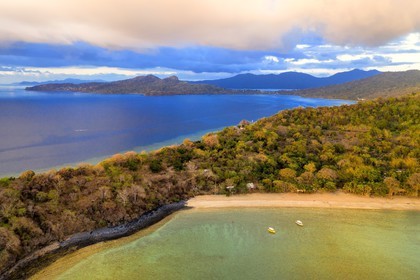 France, Ile de Mayotte, Grande-Terre, Kani-Keli, le Jardin Maoré et la plage de N’Gouja et la baie de Mzouazia en arrière plan (vue aérienne)