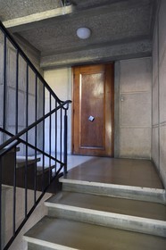 France, Seine-Maritime (76), Le Havre, Centre-ville reconstruit du Havre par Auguste Perret classé Patrimoine Mondial de l'UNESCO, escalier de l'appartement Perret, temoin de la reconstuction