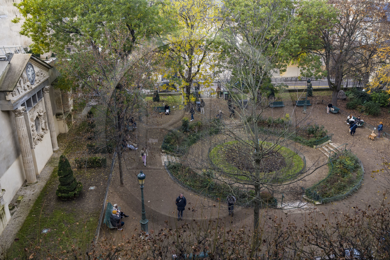 France, Paris (75), quartier du Marais, le square Georges-Cain rue Payenne en bordure du Musée Carnavalet