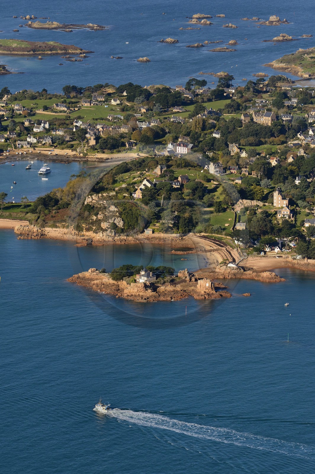 France, Côtes-d'Armor (22), Ile de Bréhat, côte sud (vue aérienne)