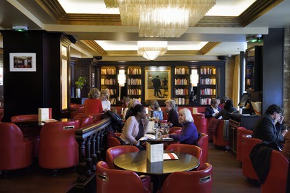 France, Paris (75), Carrefour de l'Odéon, Café les Editeurs