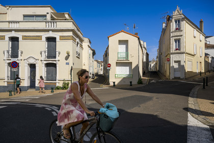 France, Vendée (85), Les-Sables-d'Olonne, la place du commerce dans le centre ville