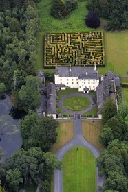 Royaume-Uni, Ecosse, région des Borders, vallée de la Tweed, le château de Traquair House (vue aérienne)