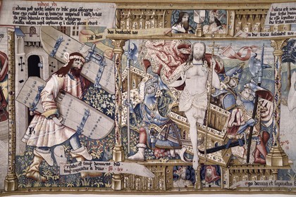 France, Haute-Loire (43), Parc naturel régional Livradois-Forez, l'abbaye de La Chaise-Dieu, tapisseries de la tenture de choeur, ensemble des 14 tapisseries flamandes réalisées au XVIe siècle retraçant des récits bibliques issus de l’Ancien et du Nouveau Testament, Sanson arrache les portes de Gaza et la Résurrection du Christ