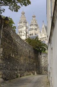 France, Indre et Loire (37), Tours, la cathédrale Saint-Gatien depuis la rue du général Meusnier