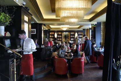 France, Paris (75), Carrefour de l'Odéon, Café les Editeurs