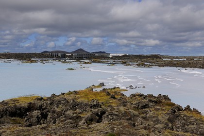 Islande, Grindavik, le Blue Lagoon au eaux très riches en silice (Usine géothermique)