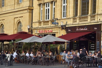 France, Moselle (57), Metz, terrasse de Café place Jean Paul 2