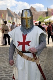 France, Seine et Marne (77), Les Médiévales de Provins, ville classée Patrimoine Mondial de l'UNESCO, un templier gardant la Porte de Jouy