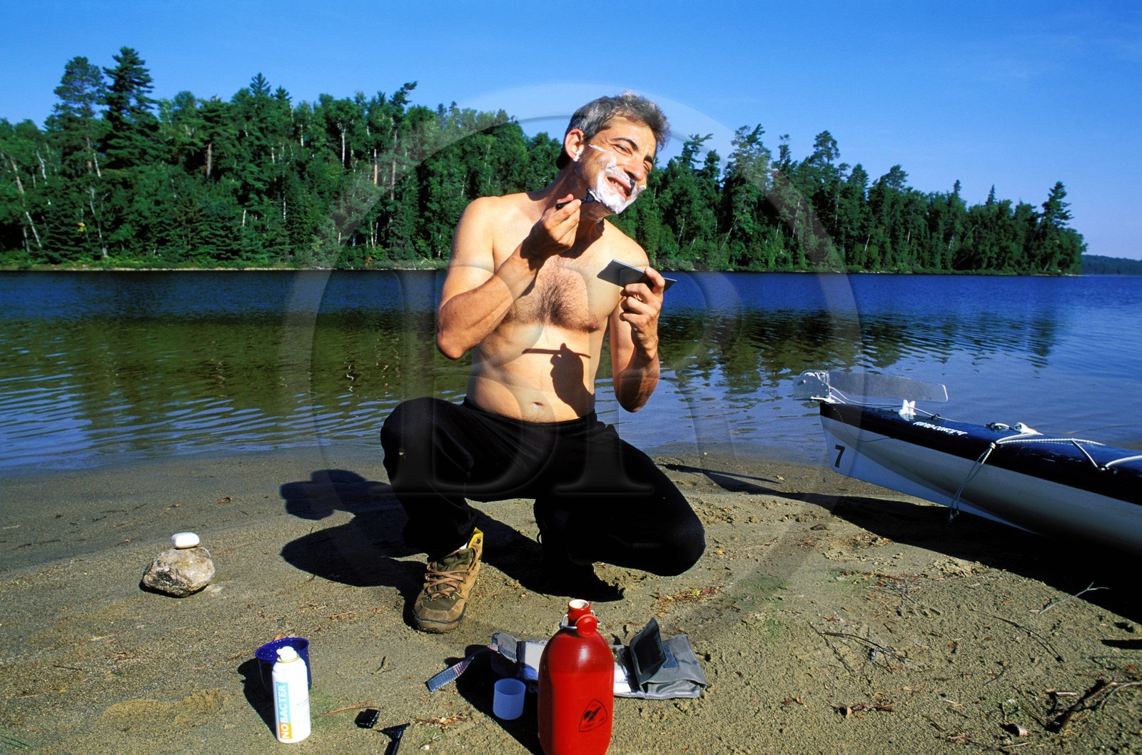 Canada, province de Québec, Réserve faunique de la Vérendrye, Grand Lac Victoria, toilette du matin au campement