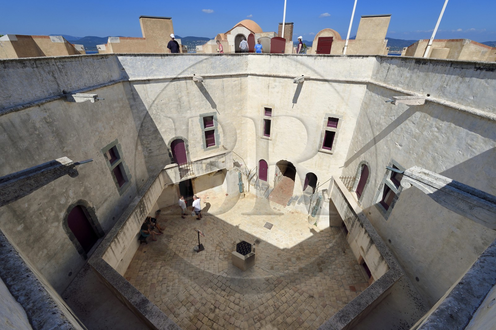 France, Var (83), Saint-Tropez, citadelle du XVIe siècle, cour du donjon