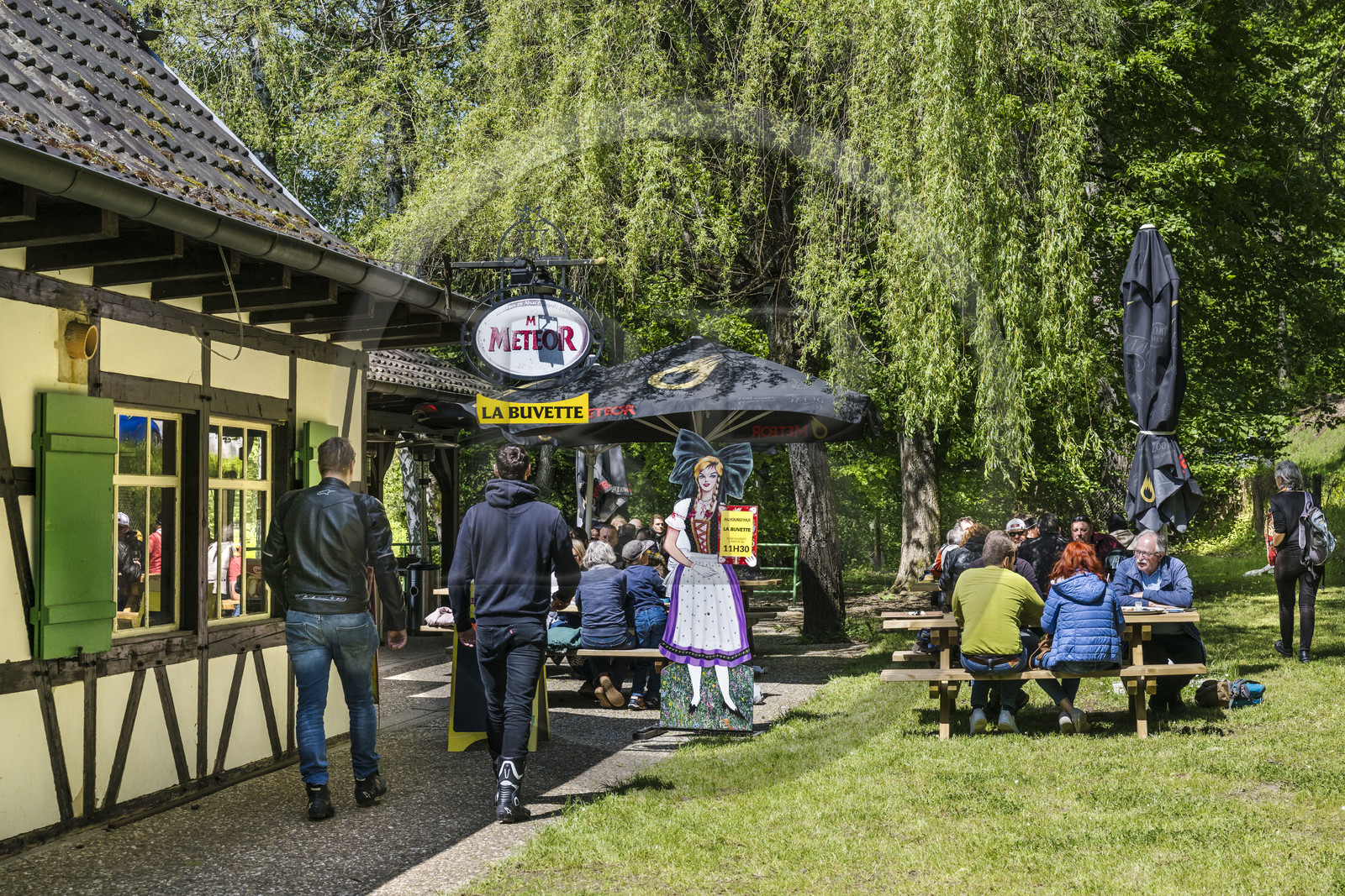 France, Bas-Rhin (67), Parc naturel régional des Vosges du Nord, Lembach, buvette de l'étang du Fleckenstein alimenté par la rivière Sauer