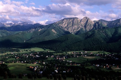 Pologne, Petite Pologne, Carpates, Zarcopane au pied du massif des Tatras et du Mont Rysy (2499m), plus haut sommet de Pologne