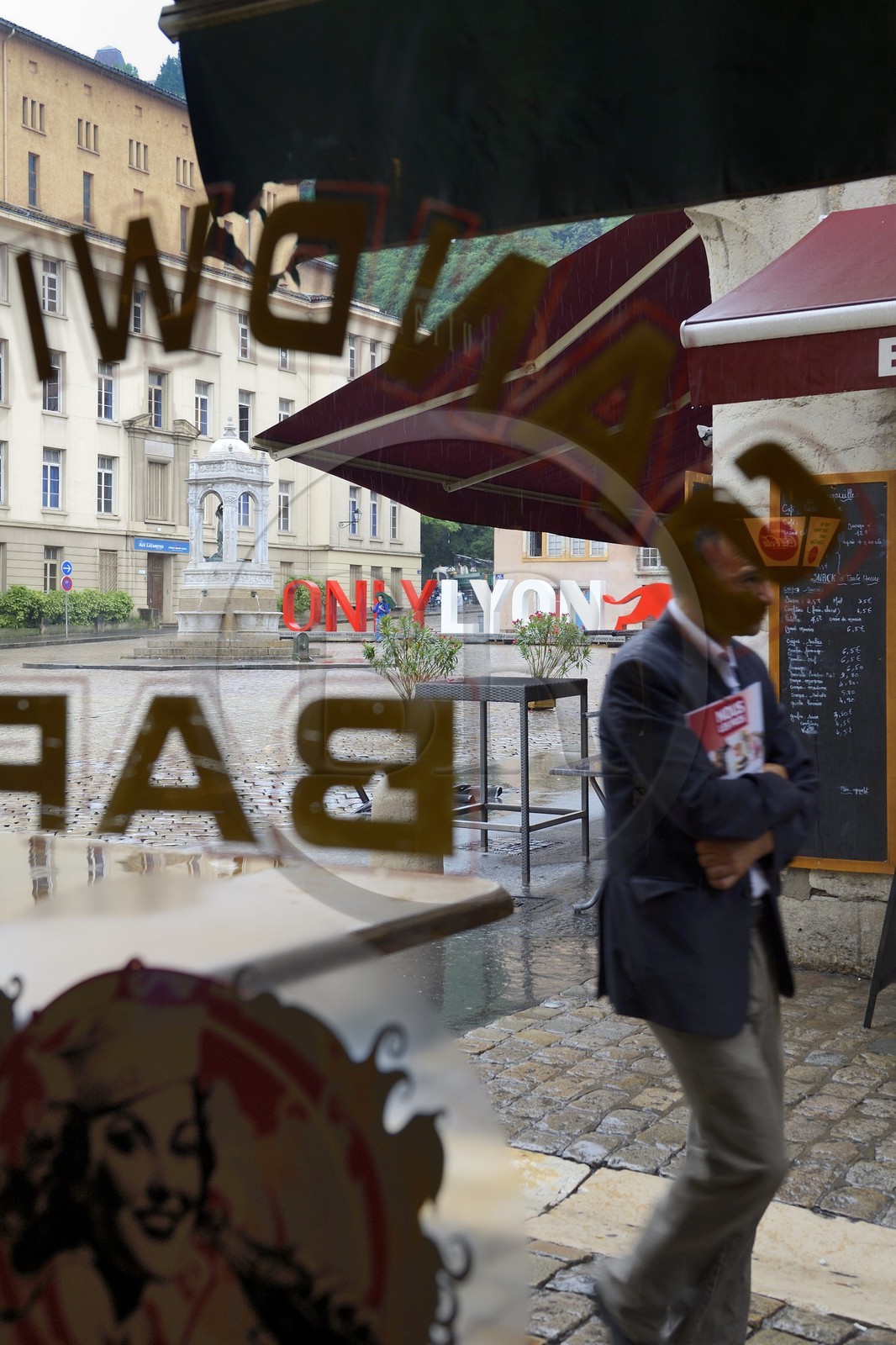 France, Rhône (69), Lyon, site historique classé Patrimoine Mondial de l'UNESCO, Vieux Lyon, Café de la Cathédrale sur la place Saint-Jean