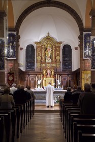 France, Bas-Rhin (67), Mont Saint-Odile, abbaye de Hohenbourg encore appelée couvent du Mont-Sainte-Odile, messe à la basilique