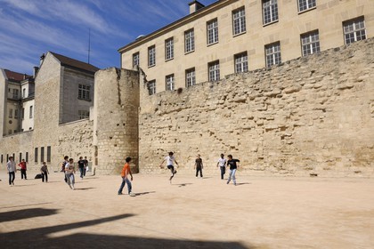 France, Paris (75), tour et mur de l'enceinte de Philippe Auguste rue des jardins Saint-Paul