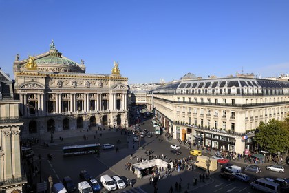 France, Paris (75), place de l'Opéra et façades haussmanniennes