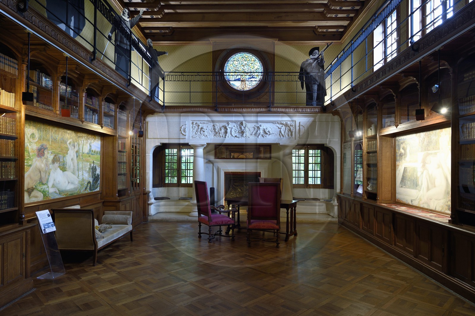 France, Pyrénées-Atlantiques (64), Pays-Basque, Cambo-les-Bains, la Villa Arnaga, musée et maison d'Edmond Rostand, la bibliothèque décorée par deux toiles d’Hélène Dufau