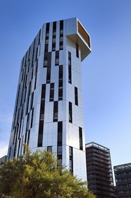 France, Bas-Rhin (67), Strasbourg, amenagement du port du Rhin et reconversion du mole du Bassin d'Austerlitz, écoquartier Danube, la tour Elithis