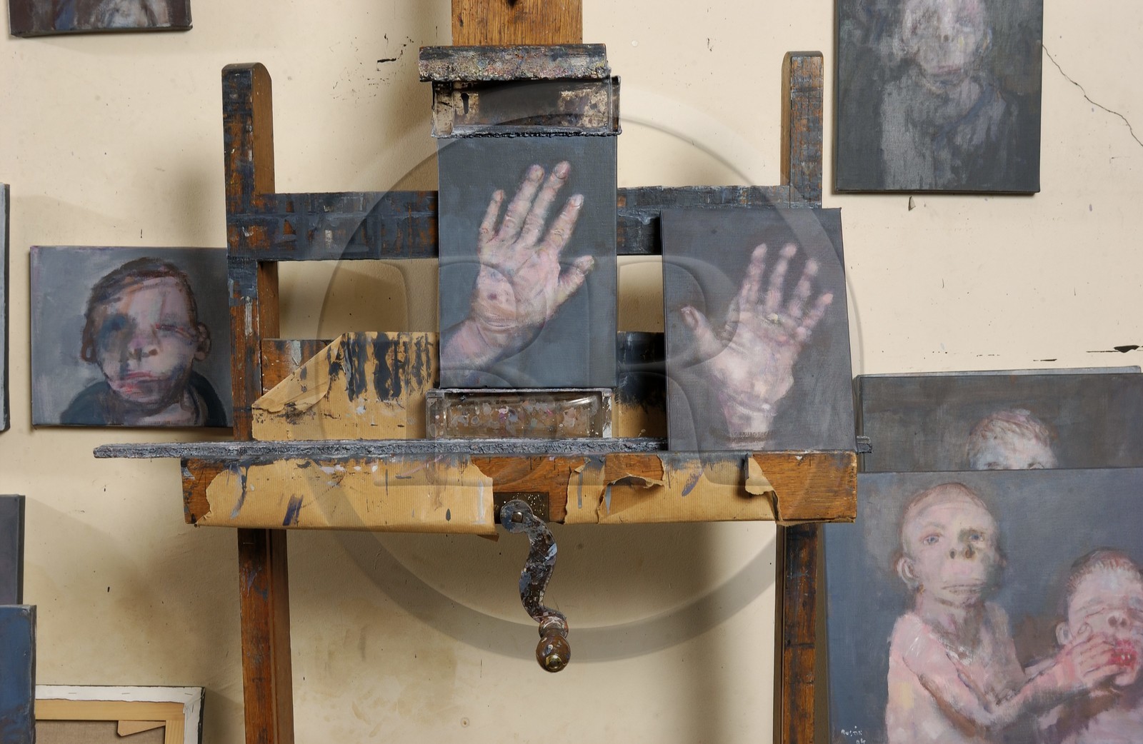 France, Seine-Saint-Denis (93), atelier de Bagnolet en novembre 2003, paintures de Jean Rustin