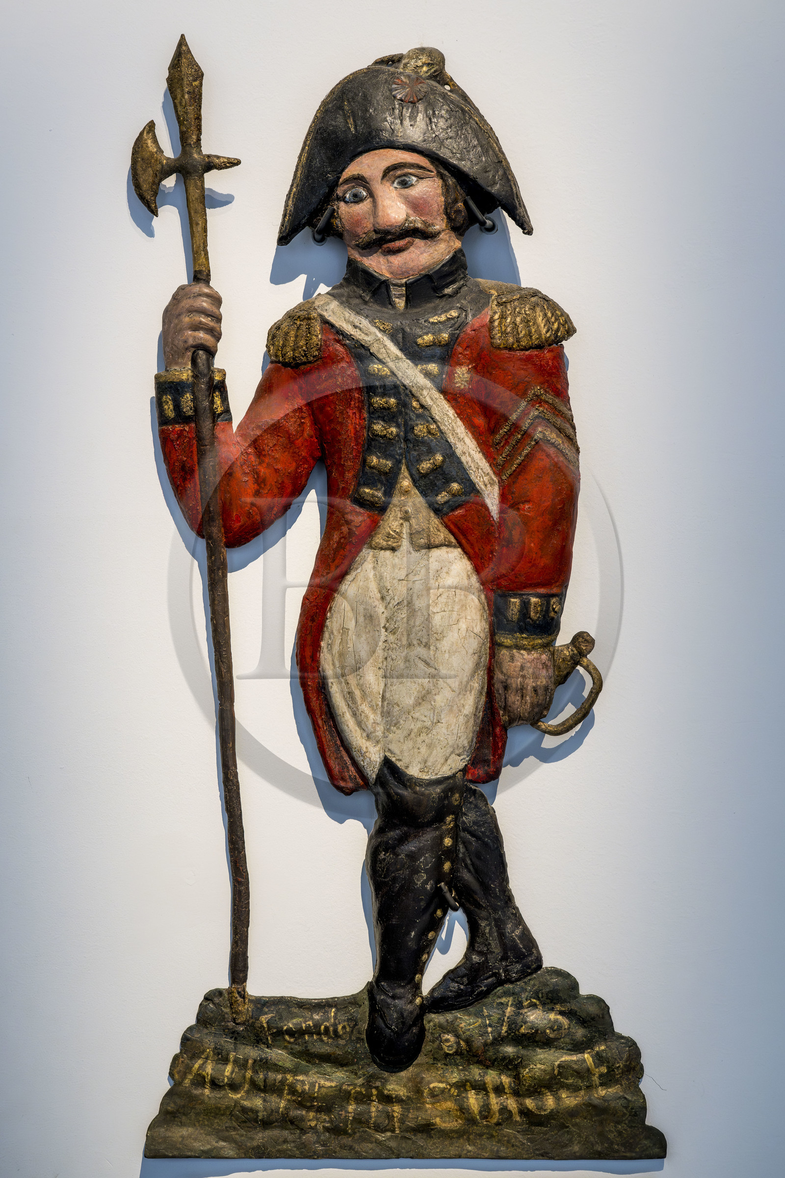 France, Paris (75), quartier du Marais, Musée Carnavalet, salle des enseignes de Paris, Au petit Suisse, enseigne de marchand de vins anciennement quai du Louvre (XIXe siècle)