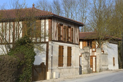 France, Marne (51), village de Saint-Amand-sur-Fion, ferme à pan de bois et ancien relais de Poste